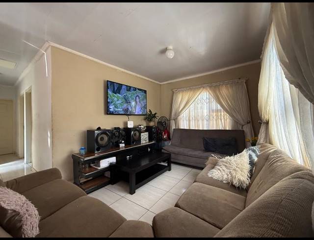 3 BEDROOM HOUSE FOR SALE IN VANDERBIJLPARK CE 3